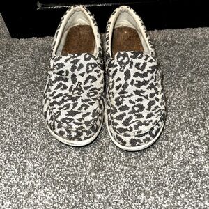 Women’s hey dudes size 8